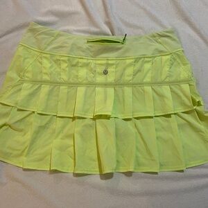 Lululemon Tennis skirt 10 neon yellow with little white spots ex cdn.